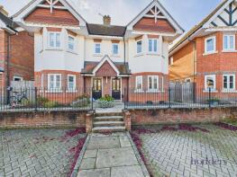 8, Knights Mead, Chertsey KT16 8FB