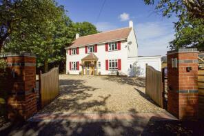 Greenfields, Bishops Farm Close, Oakley Green, Windsor SL4 5UN