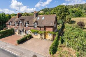 4, Holmes Cottages, Pebble Hill Road, Betchworth RH3 7BP