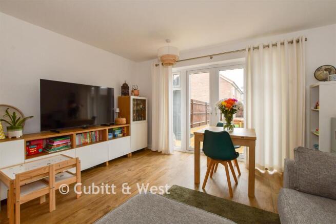 Lounge/Dining Room