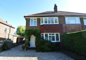 2, Fowlers Mead, Chobham, Woking GU24 8LF