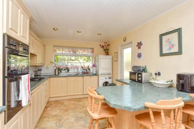 Kitchen/ Breakfast Area