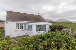 Caban Y Mor, Beach Road, Caernarfon LL54 5EW