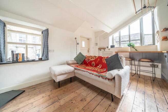 KITCHEN/LIVING AREA