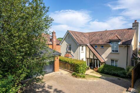 Walnut Grove, Hartley Wintney, RG27