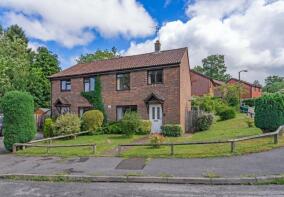 16, Holmsdale Close, Durgates, Wadhurst TN5 6UT