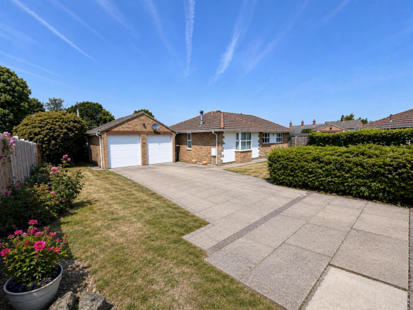 FRONT/ DRIVEWAY/ GARAGE
