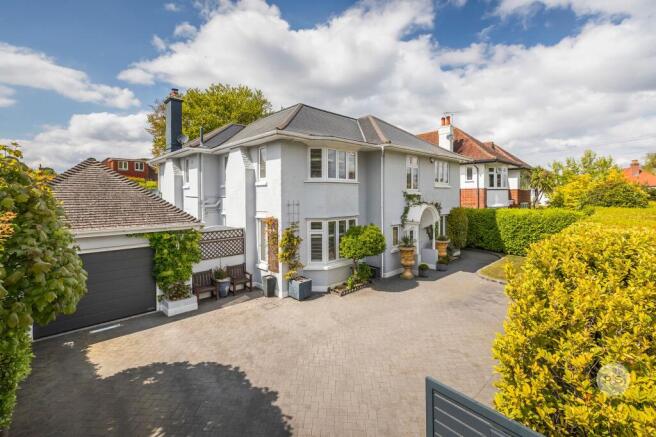 Garage & Driveway Parking