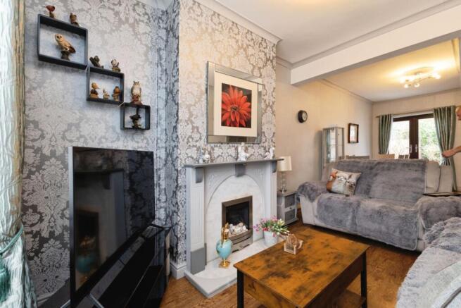 Lounge/Dining Room