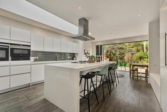FOR SALE - Silver Crescent, W4