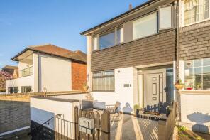 6, Woodmere, London SE9 5NT