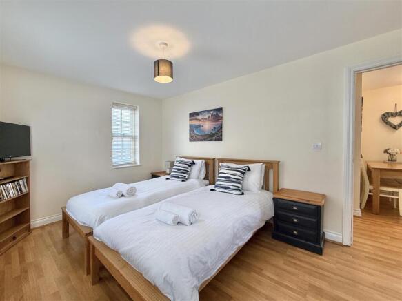 Bedroom 1.jpg