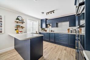 4, Colliers Gardens, Bristol BS48 3DT
