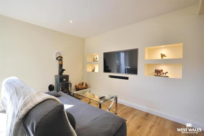 Kitchen / Living Area