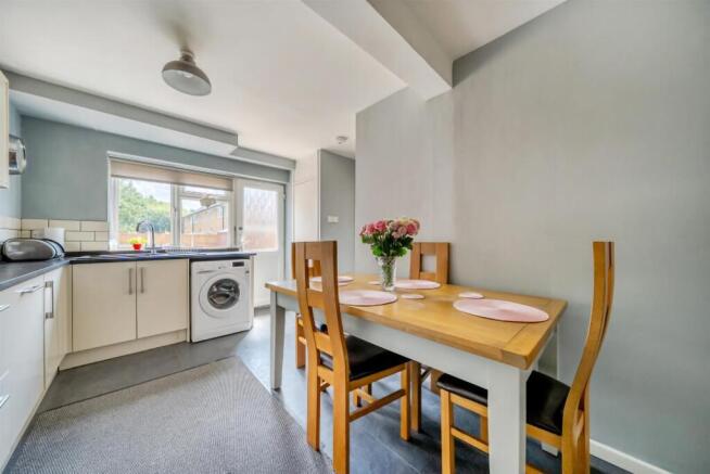 2-Kitchen.jpg