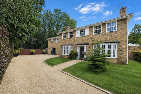 Broome Close, Yateley, Hampshire, GU46