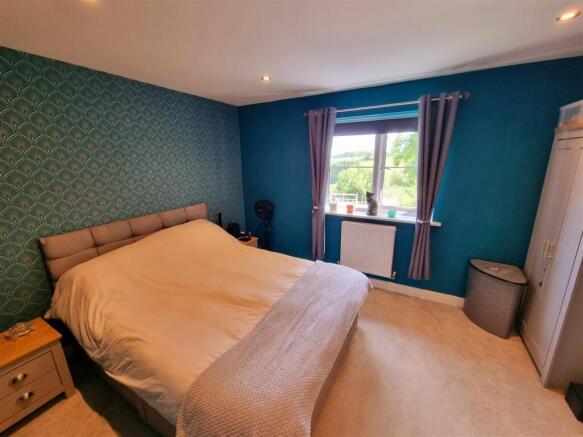 Bed 1.jpg