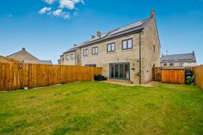8, Thornton Hills Close, Denholme, Bradford BD13 4FQ