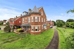 6, Bellows Close, Uckfield TN22 2DN
