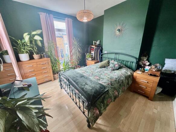 Bedroom 1.jpg