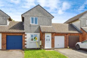 74, Kingsley Court, St. Columb TR9 6PD