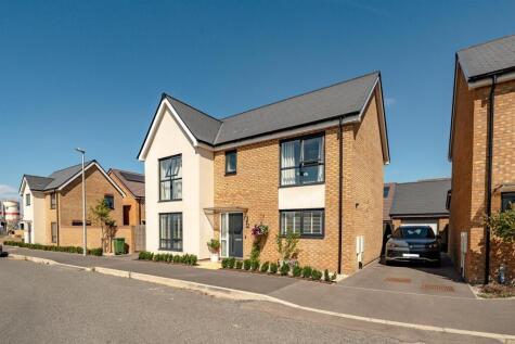 Williams Way, Mead Fields - Stunning Family Home!