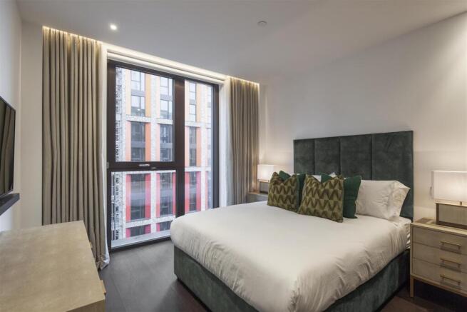 31 Thornes House - Bed 1.jpg