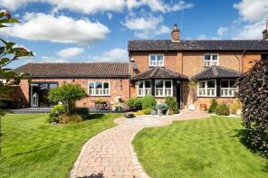 3, Red Brick Cottages, Old Bury Road, Diss IP22 1AZ