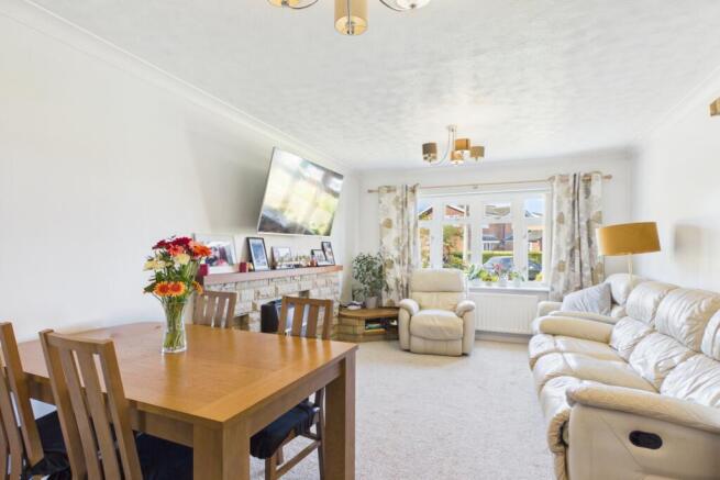 EweMove -  Splading - Farmers Gate - Living Room
