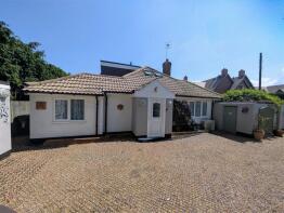 2, Half Moon Lane, Hildenborough, Tonbridge TN11 9HU