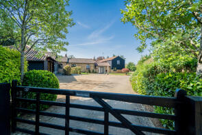 3, Manor Farm Barns, Church Road, Bedford MK45 5JW