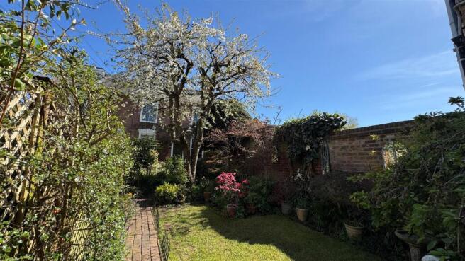 Garden 2.jpg