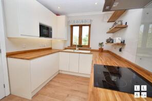 24, Halbullock View, Gloweth, Truro TR1 3WN