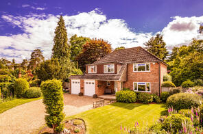 Dolphins, Reading Road, Lower Basildon, Reading RG8 9NG