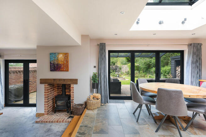 Holly House ph25