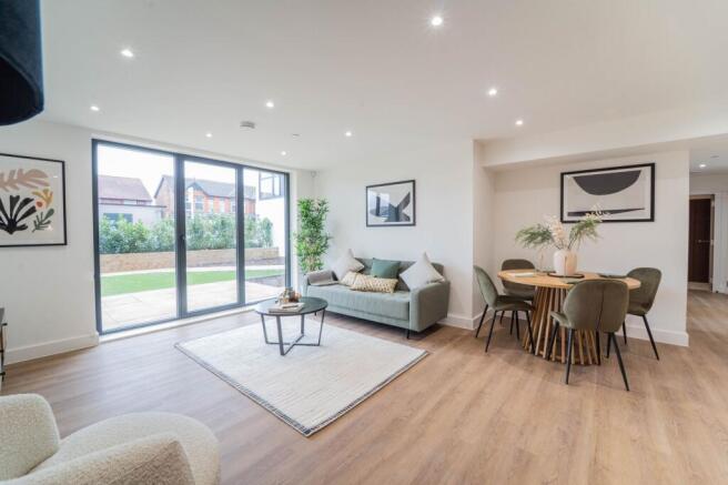 Open plan lounge/dining room