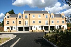 296, Pettits Lane North, Romford RM1 4PJ