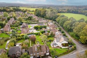 2, Woodside Cottages, Lewes Road, Haywards Heath RH17 7PL