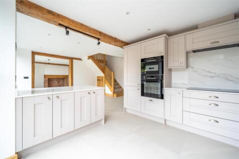 The Granary, Wyneyards Barns, Lineholt, Ombersley, WR9 0LQ