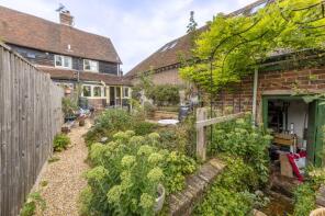 1, Chestnut Cottages, Norfolk Way, Uckfield TN22 1ER
