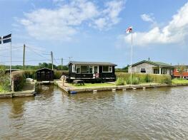 5a Touchwood, North West Riverbank, Great Yarmouth NR29 5ND