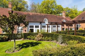 3, Coach House Mews, Whiteley Village Hersham, Walton-on-thames KT12 4BT