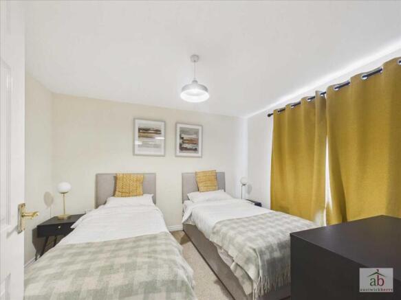 Bedroom 5/sitting