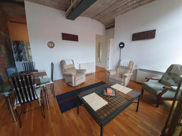 OPEN PLAN LOUNGE/KITCHEN
