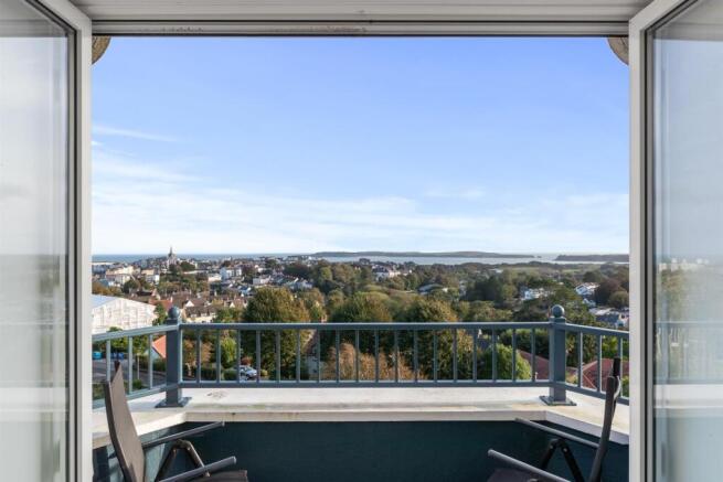 16 Bryn Y Mor, Tenby