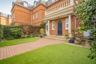 2 The Dell, Bishopsgate Road, Englefield Green, Egham, Surrey TW20 0XP