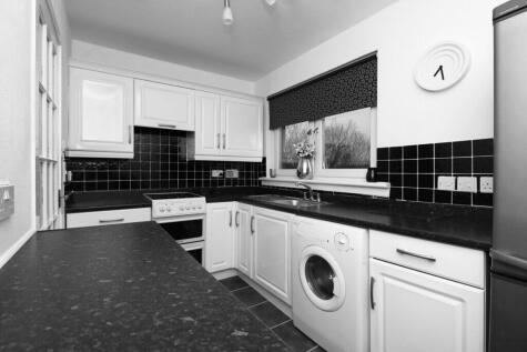 32 Auchinblae Place, Dundee, DD3 9RS