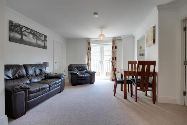 Lounge/Dining Room