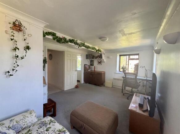 Living room 3.jpg