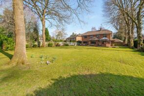 22a Tramontana, Hurtmore Chase, Godalming GU7 2RT